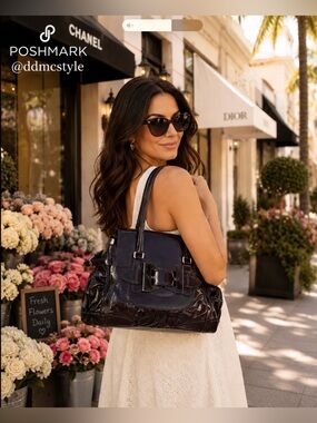 Gucci vintage diamond Dialux Queen Patent Leather Bow Accent Satchel - Black